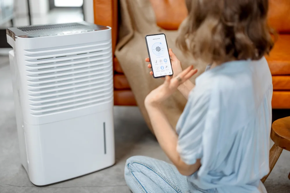 Air dehumidifier controlled via smartphone